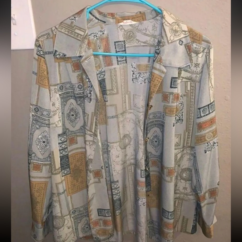 Elegant Vintage Pattern Button Top